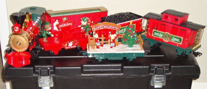 SWEET CHRISTMAS TRAIN - COMPLETE WITH TRACKS AND REMOTE!
