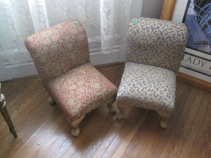 pair mini chairs