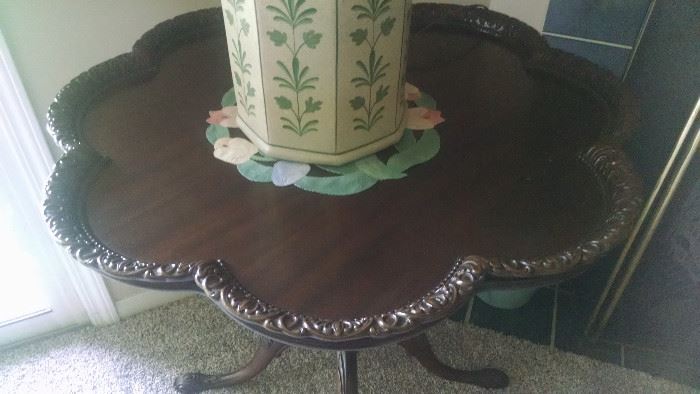 CLOSE-UP....ORNATE PIE-CRUST TABLE