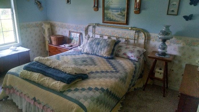 **CUTE** COUNTRY QUILT/ BEDDING