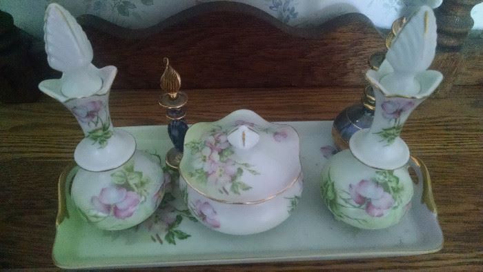 **BEAUTIFUL**** NIPPON DRESSER VANITY TRAY SET