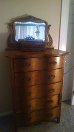 ***BEAUTIFUL** ANTIQUE ORNATE DRESSER W/ PIVOT MIRROR