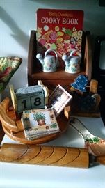 COUNTRY KITCHEN COLLECTIBLES...SO CHARMING!