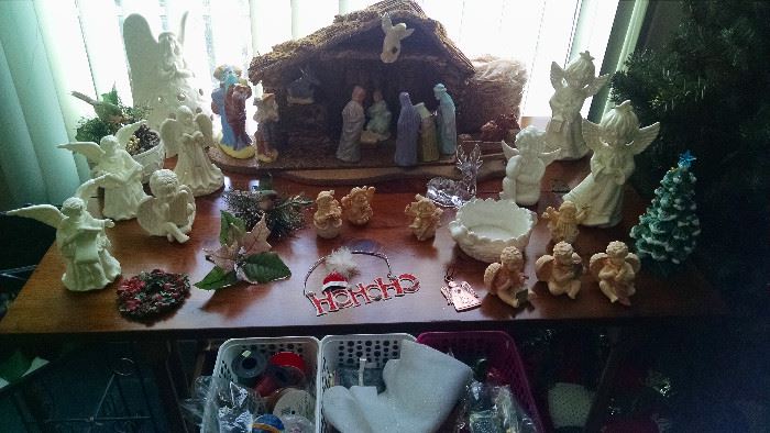 NATIVITY / MANGER / SET