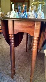 ANTIQUE DROP LEAF TABLE