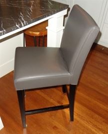 One of 5 counter stools