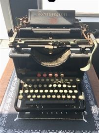 Vintage Remington Manual Typewriter