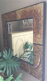 "Four Seasons"Charming Gilt-Frame Mirror