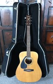 Yamaha Classical, Acoustic Guitar with Hard Case.
