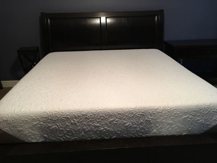 King sized mattress, Serta Genius I Comfort. No box spring, as it lays on sleigh bed platform.