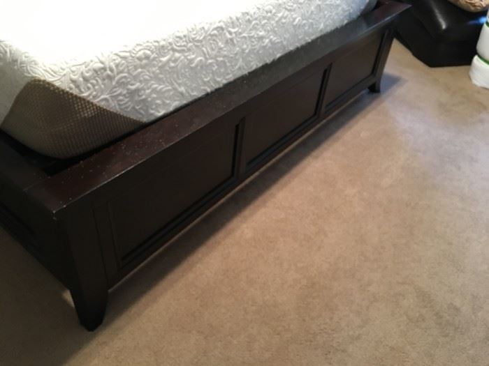 Sleigh bed footboard/platform base.