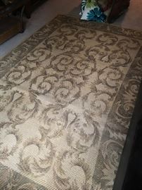 9x6 rug in great condition.