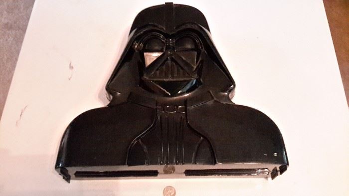 Original Star Wars figurine Darth Vader carrying case with figurines!!!