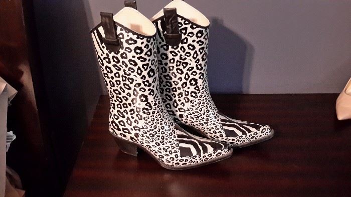 Rubber cowboy boots! Size 10.