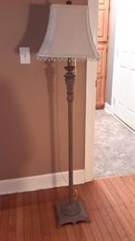 Cute vintage-look floor lamp.