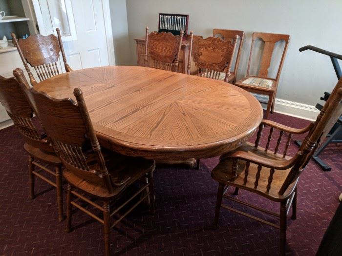 Dining room table with 6 chairs