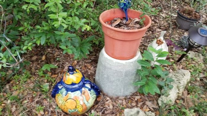 plants and yard art