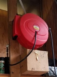 Retractable air hose reel