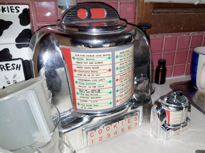 Cute retro style Jukebox cookie jar and salt/pepper shakers