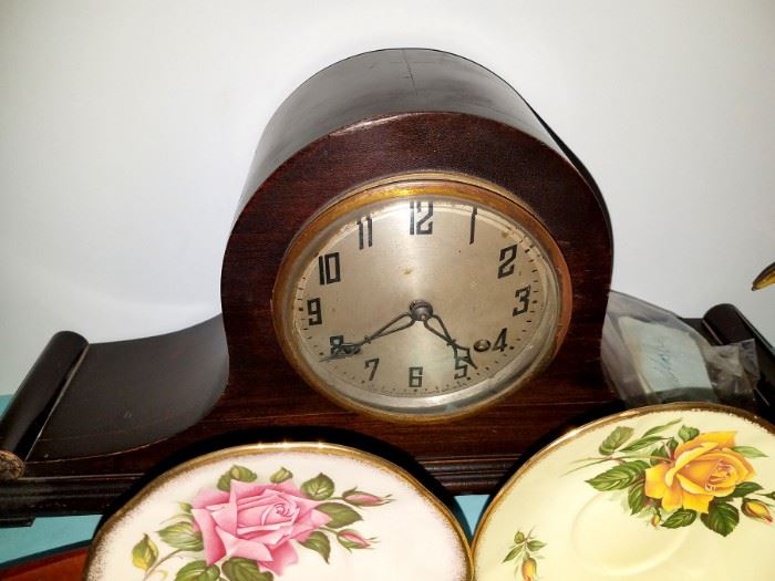 Vintage New Haven mantle clock