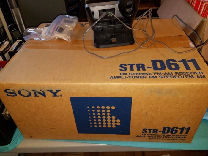 New in box Sony  str-d611 receiver