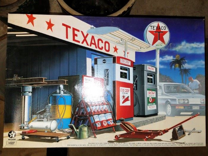 Texaco station model kit...