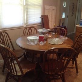 Kitchen Table with 6 Chairs and 2 leaves