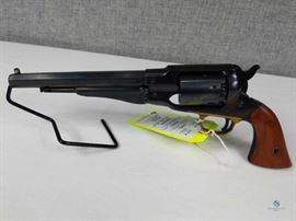 Navy Arms / Black Powder. Replica Navy Arms / Remington, single action. Made in Italy . Wooden grips. Excellent condition. Not test-fired. .44 cal, FFL #266
