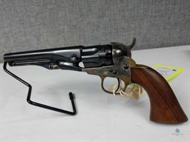 Navy Arms Black Powder .36 / Replica 1873 black powder 36 cal pistol. Some signs of wear on the finish. Excellent condition. No signs of rust. Made in Italy. Included wooden case. Not test-fired. 10058 .36 black powder, FFL #270
