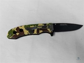 Small Switchblade Knife / Black Stainless Steel 3" switchblade with Camo handle and Belt Clip. New in Box LOCATION 20
