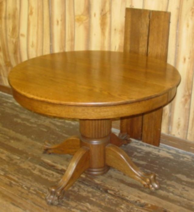 Round Oak Dining Table w/Claw Feet & 2 Leaves