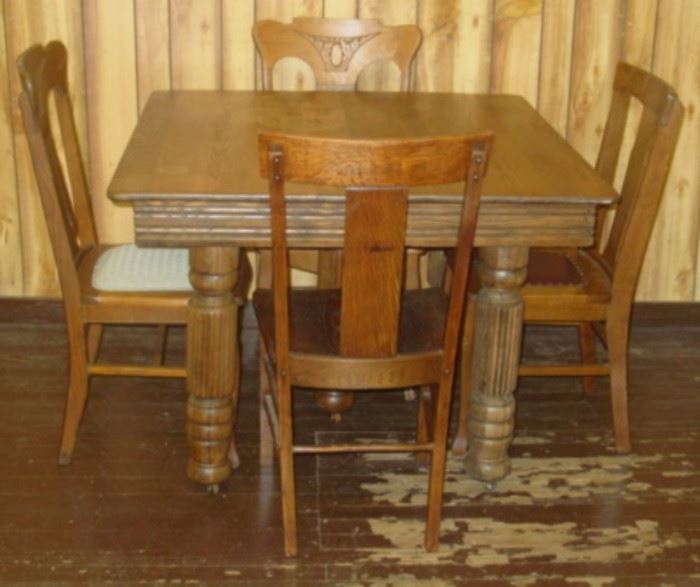 Square Top Oak 5 Leg Dining Table w/4 Chairs