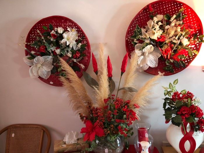 Wall and floral decorations