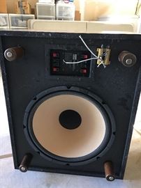 Speaker box 