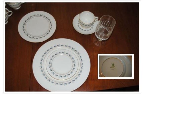 Wedgwood China 40 pcs - 8 place setting - Stardust