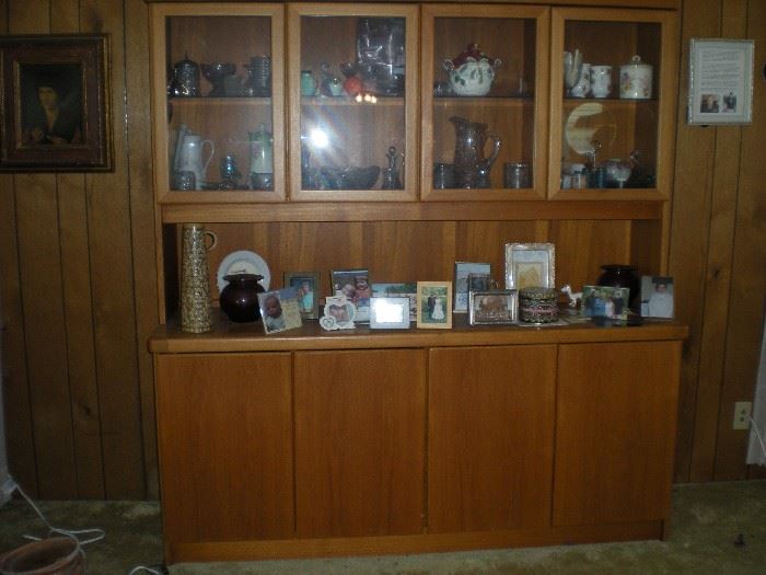 House of Denmark hutch. Top and bottom light up. Cutlery drawers on left bottom. perfect condition.