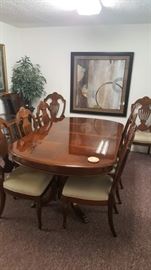 DIning Table with 8 chairs & Leafs