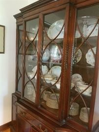  CHINA CABINET / BREAKFRONT 