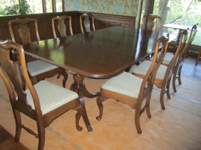 VERY NICE DINING ROOM TABLE WITH 10 CHAIRS