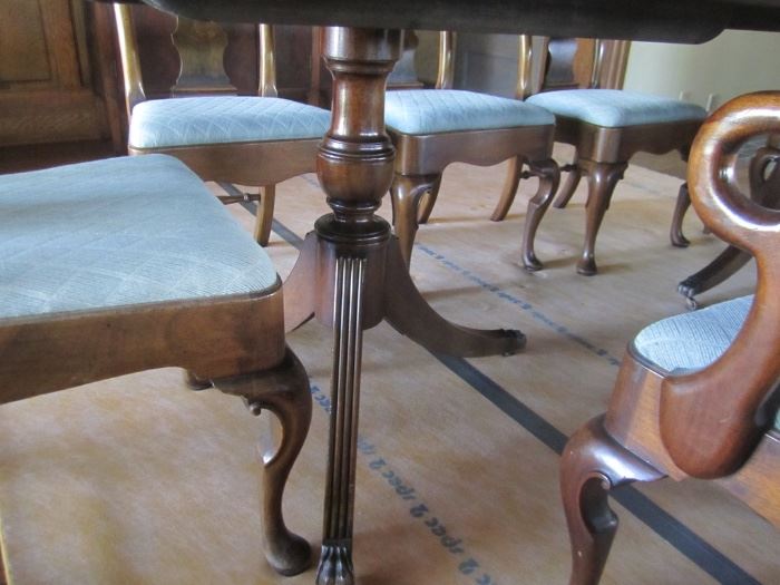 DETAIL OF DINING ROOM TABLE LEG