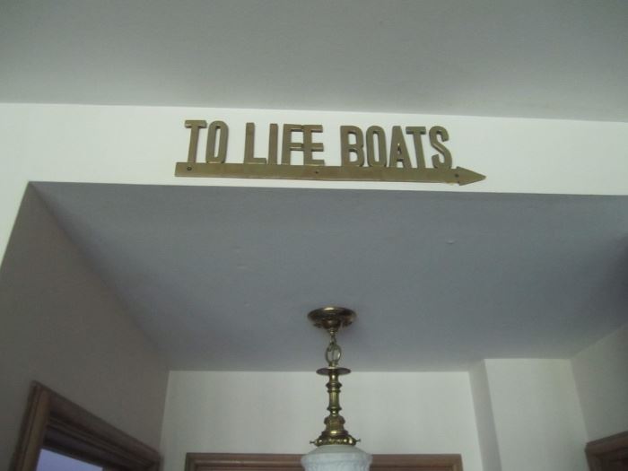 TO LIFE BOATS SIGN
