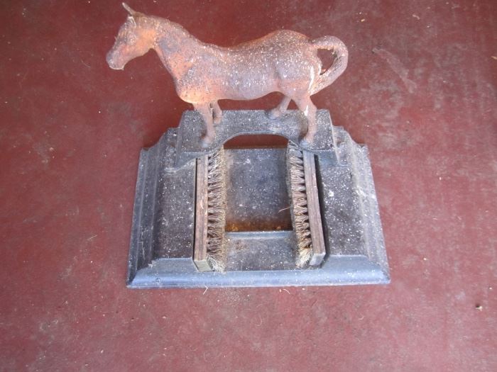BOOT CLEANER WITH HORSE - CAST