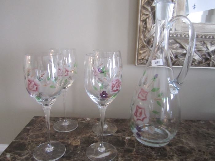 DECANTER AND WINE GLASSES