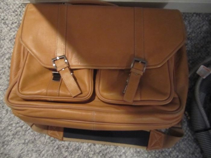 KENNETH COLE LEATHER BAG