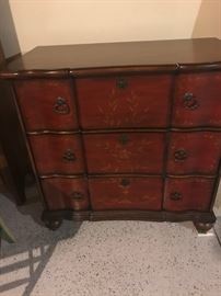 Very nice Italian chest with 3 drawers