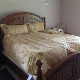 King Bed & Comforter Set