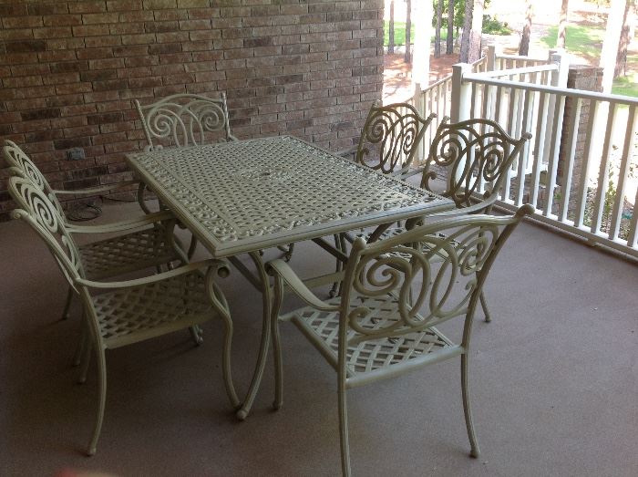 Oblong Patio Table & 6 Chairs.
