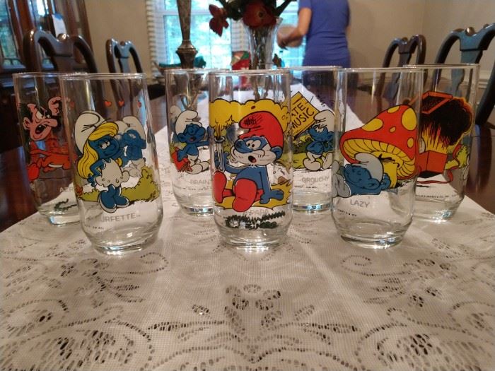 Vintage Collectible Smurf glasses