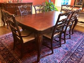 Dining Room Table and 6 Chairs
