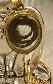 Mourning brooch With human hair